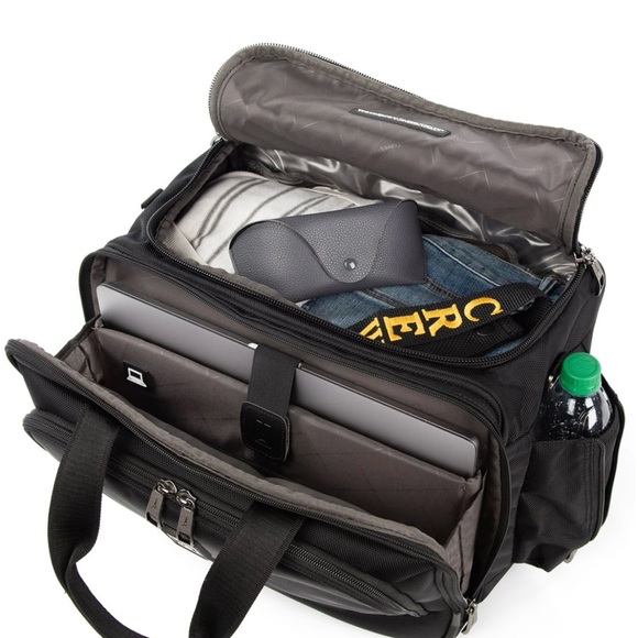 TRAVELPRO MULTI PURPOSE FLIGHT CREW5 TOTE - Picture 1 of 9